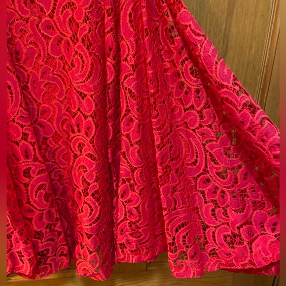 Strapless red lace dress - Picture 3 of 5